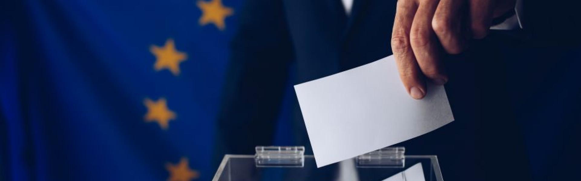 Aki munkaidőben szavazni akar, azt el kell engedni!