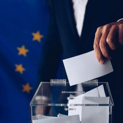 Aki munkaidőben szavazni akar, azt el kell engedni!